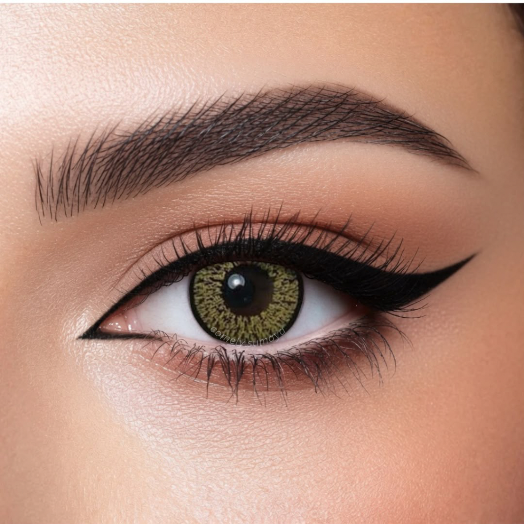 Bella Highlight Gold colored contact lens